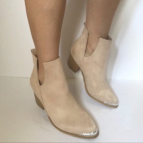 LAST 1️⃣ FREE Suede Block Heel Ankle Bootie - Picture 2 of 5