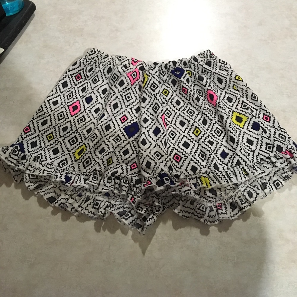 TRIPPY FRILL GEO SHORTS