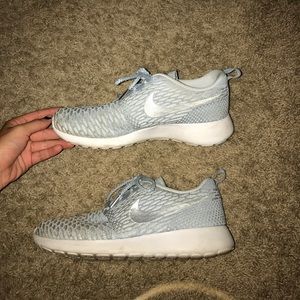 Women's Nike Roshe Run Size 8