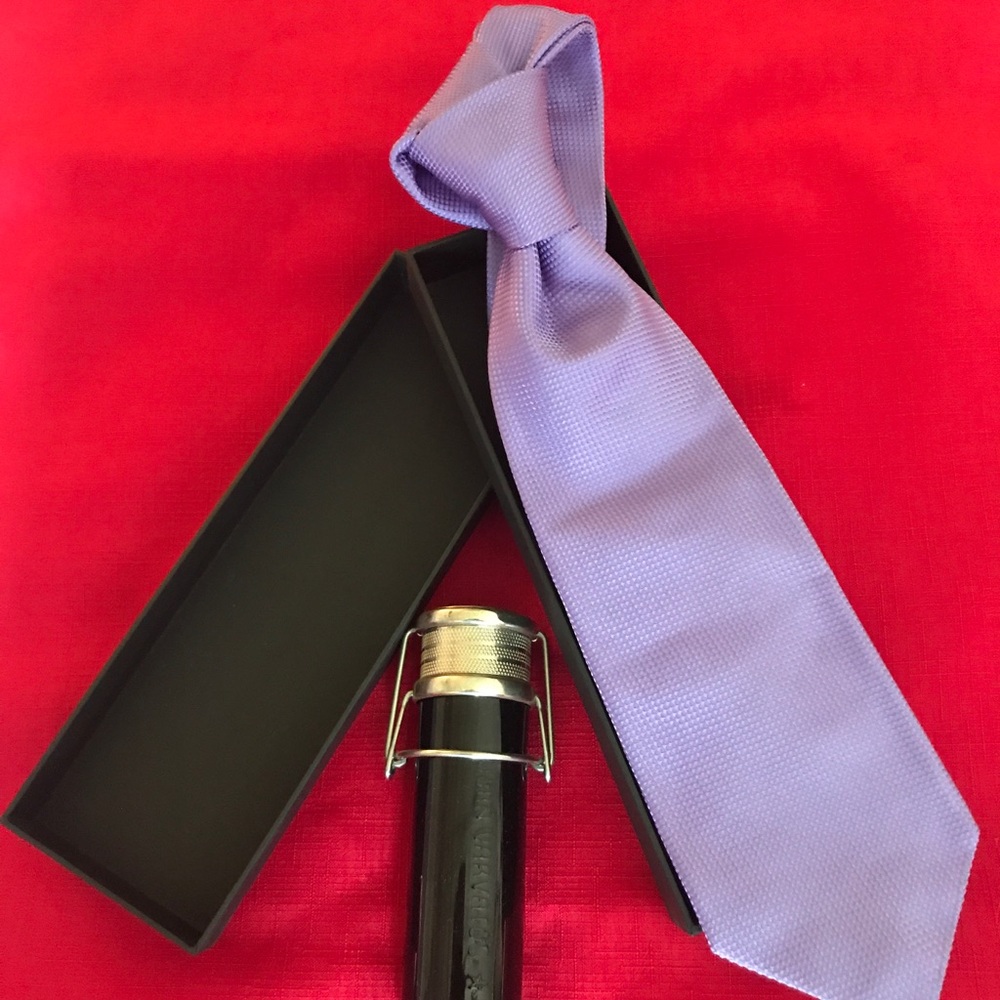 NWOT, Beautiful Lavender Pink tie 100% silk 👔