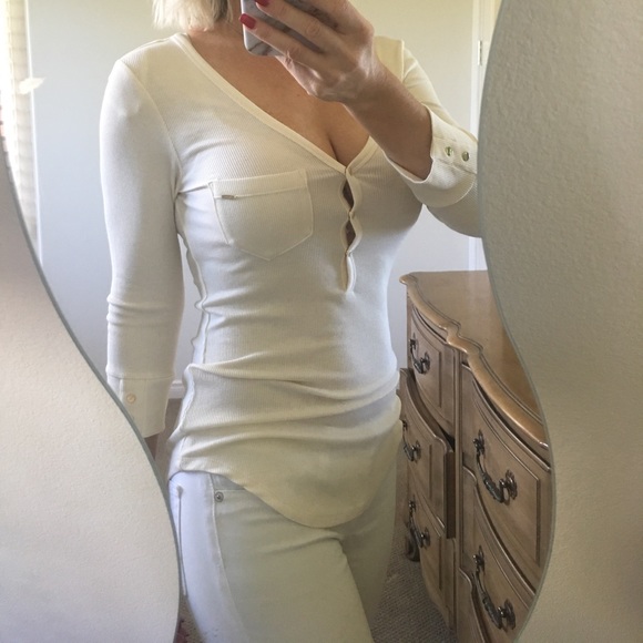 bebe Tops - ✨Bebe Cream Colored Ribbed Fitted V-Neck Top✨