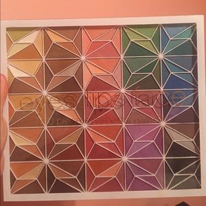 Brand New 150 piece eyeshadow palette