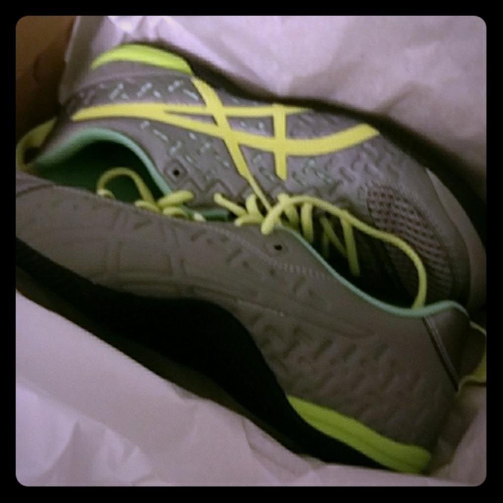 Asics athletic sneaker shoes, new, true to size.