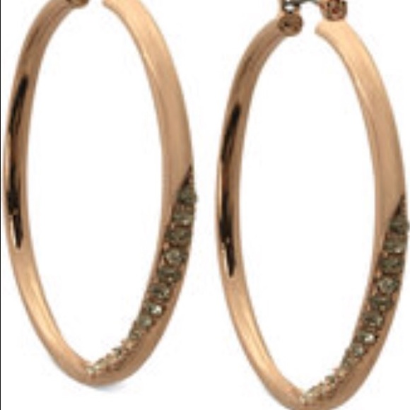 ❤️SALE❤️ guess gold tone earrings nwt - Picture 2 of 4