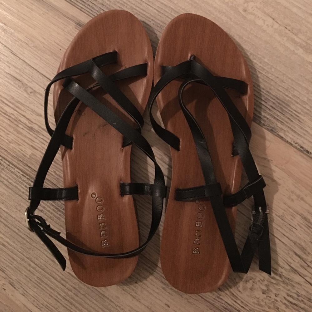 CRISS-CROSSED sandals