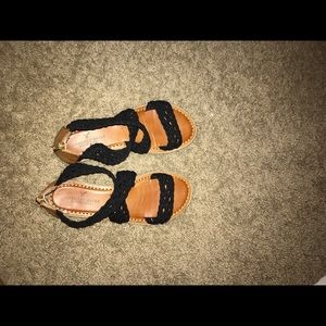 Women's Black and Tan Crossed Crochet Sandals