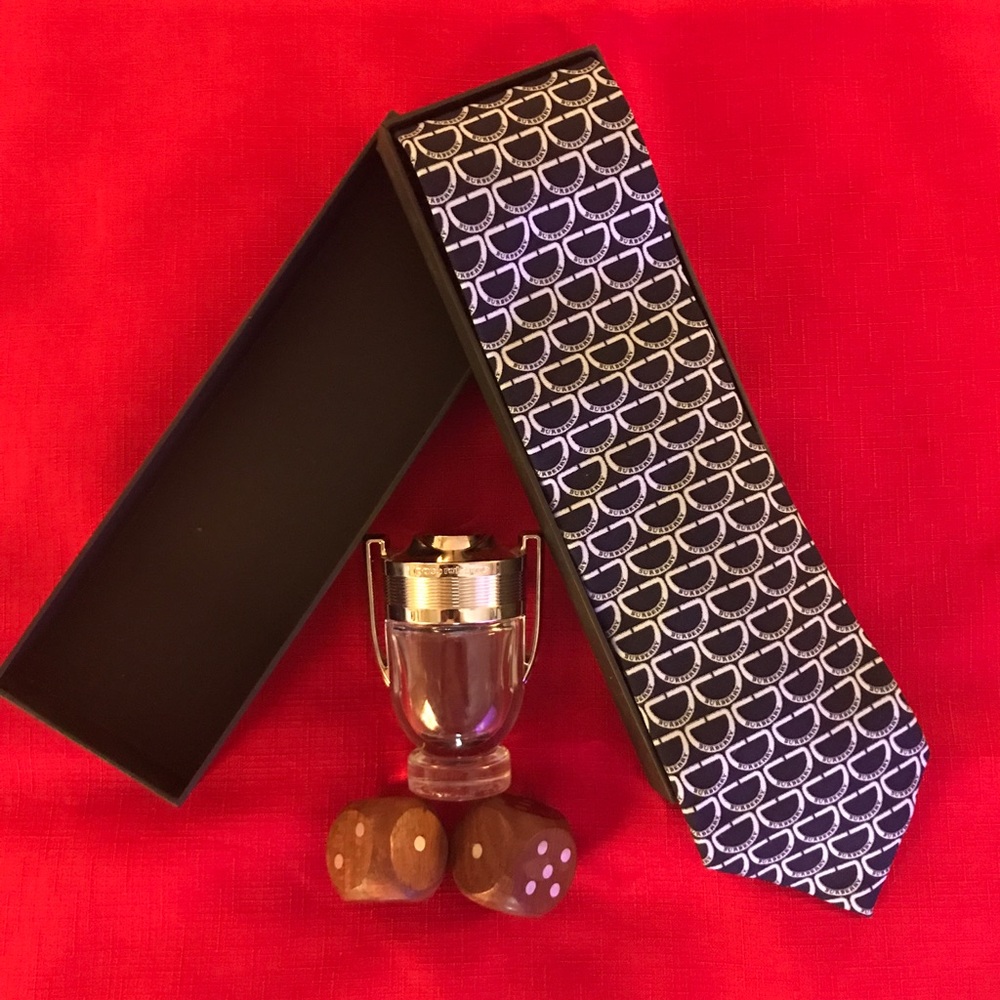 NWOT, Authentic Burberry 100% men's silk tie 👔