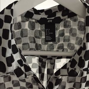 H&M Sleeveless checkered blouse