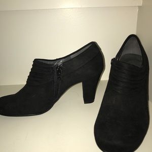 Aerosoles black booties