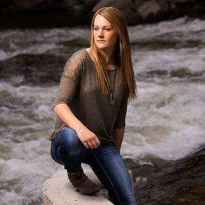 Meet your Posher, Cierra