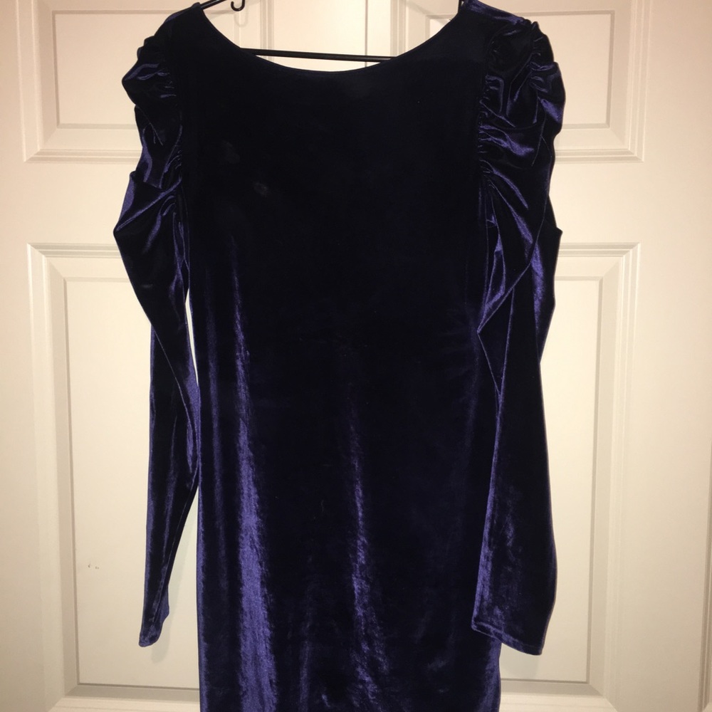 Navy blue velvet bodycon dress!
