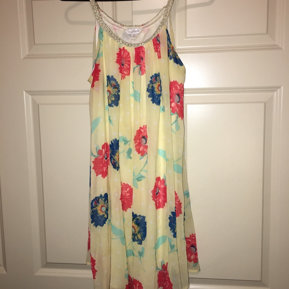 Bright, flowy dress! Perfect for summer!