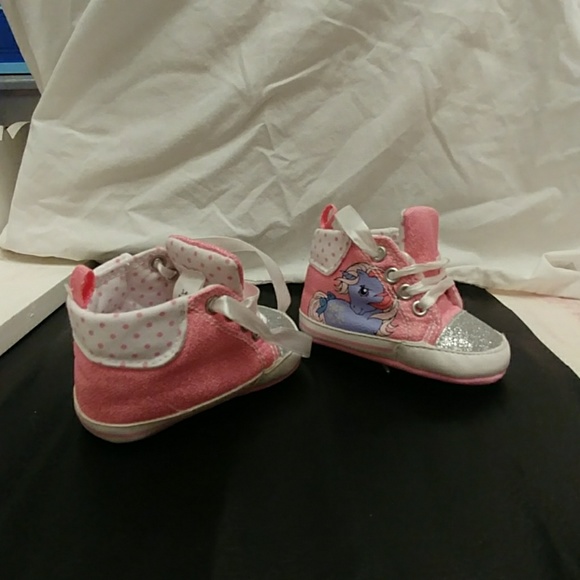 Baby shoes - Picture 1 of 2