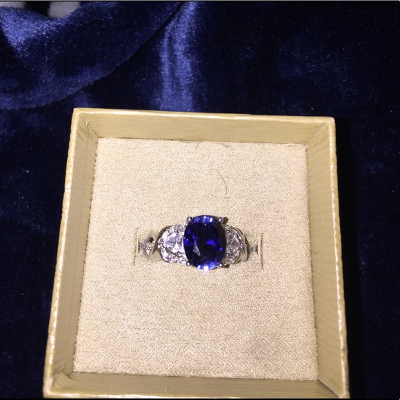 Oval Round Trillion Saphirre and Diamond Simulates