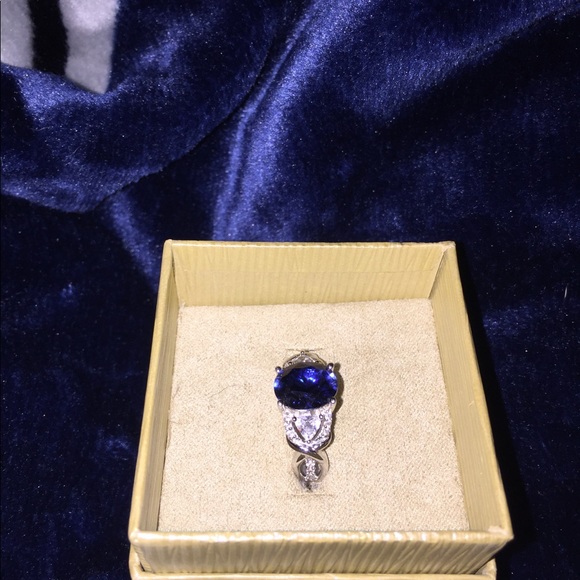 Oval Round Trillion Saphirre and Diamond Simulates
