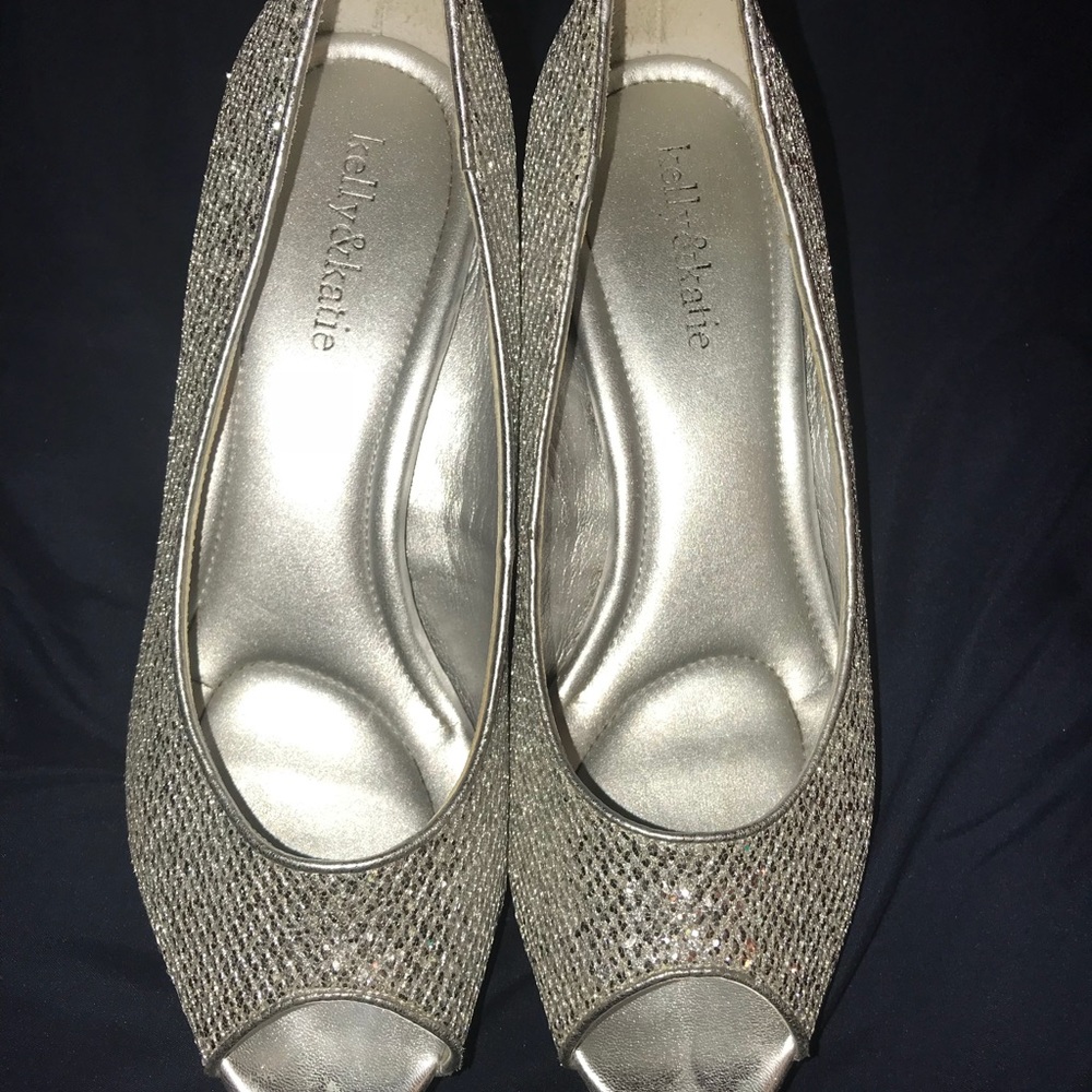 Open toed heel
