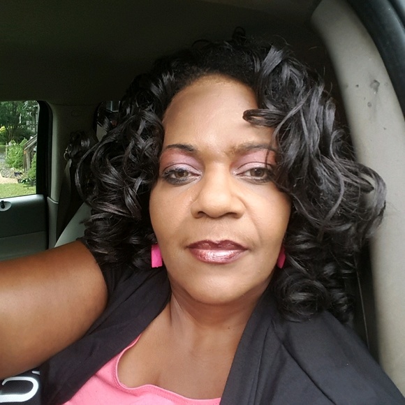 Meet your Posher, Zina - Picture 1 of 1