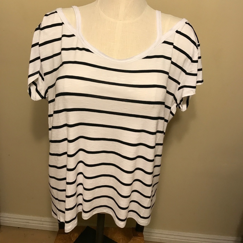 Cute on or off the shoulder tee shirt.