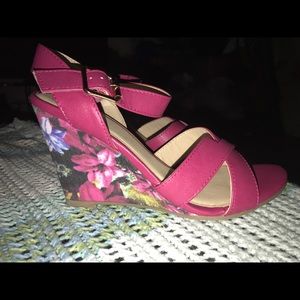 Pink strapy floral wedge sandal heels size Medium
