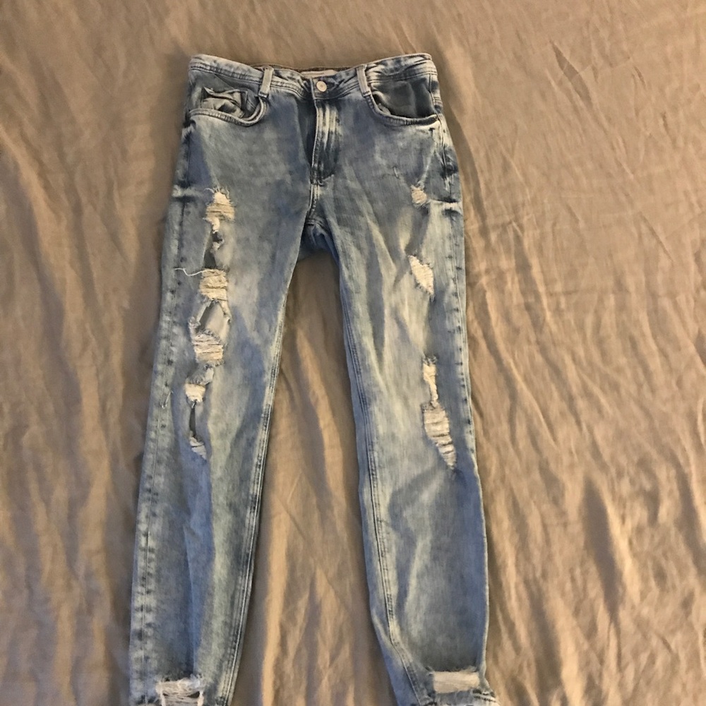 ✖️sold✖️Zara Ripped Jeans
