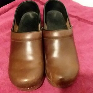 WOMEN'S DANSKO BROWN LEATHER SIZE 37