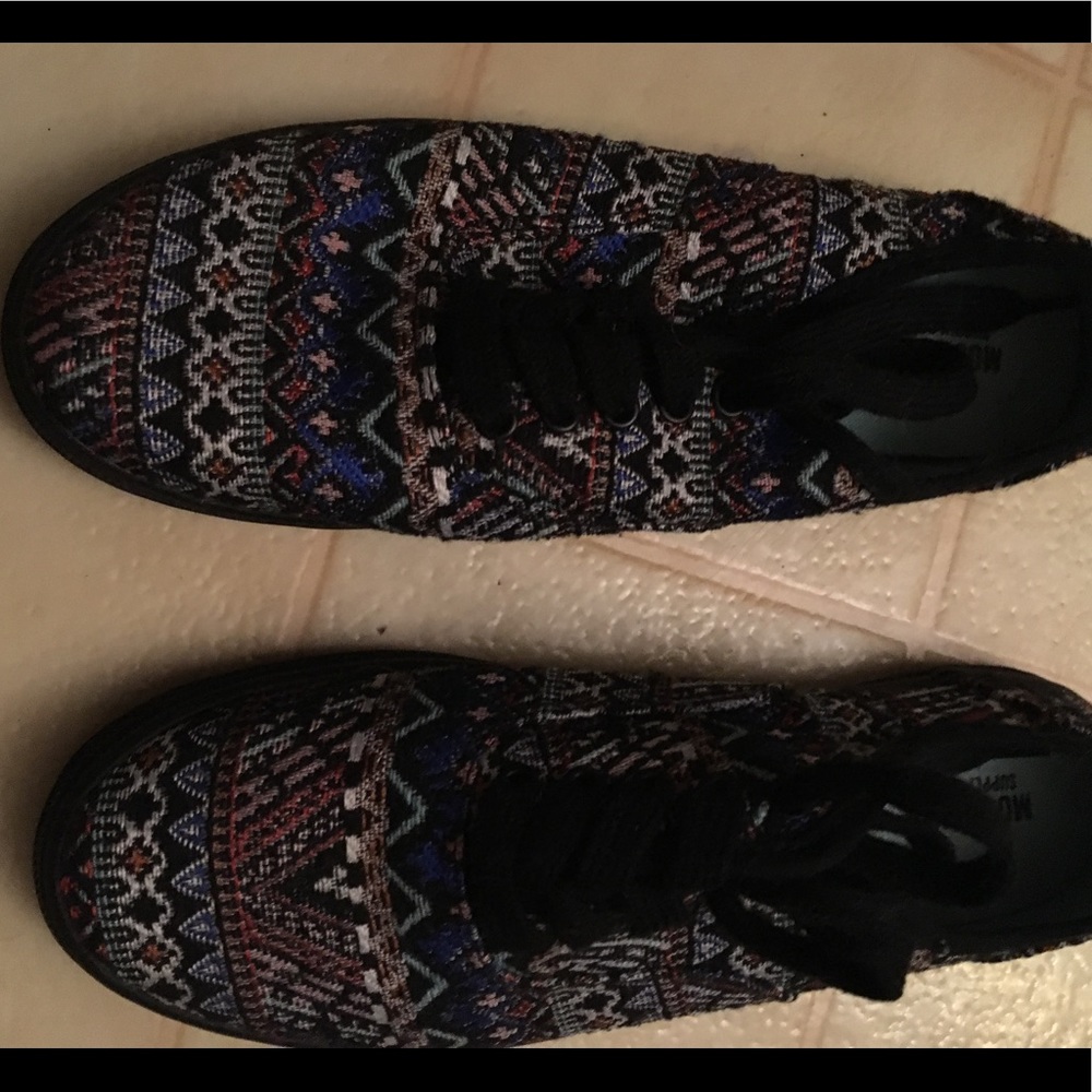Mossimo supply co tie up shoes