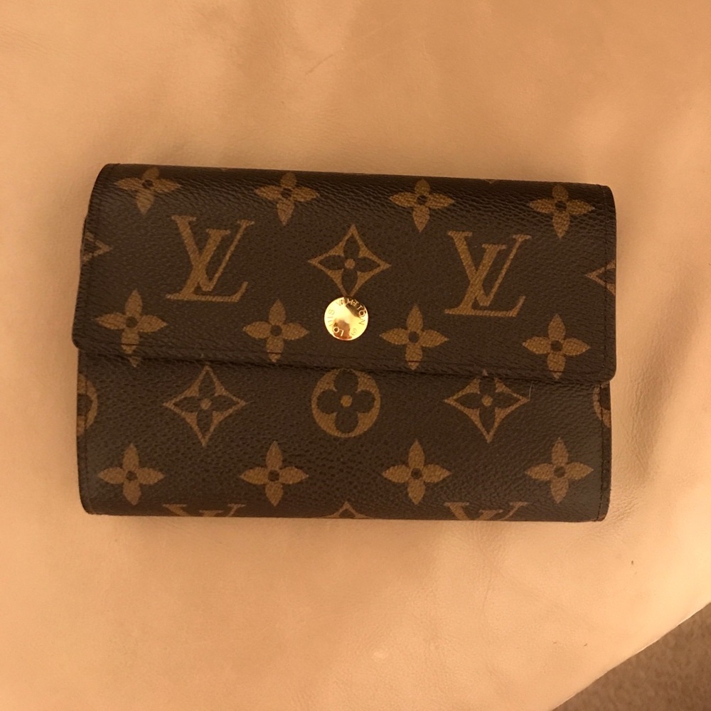 Authentic Louis Vuitton Alexandra wallet