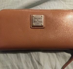 NWOT Dooney & Bourke Wallet