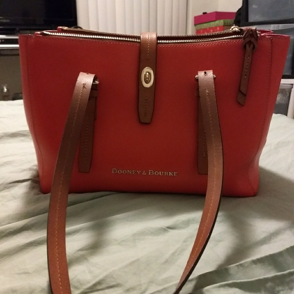 NWOT Dooney & Bourke Hand Bag