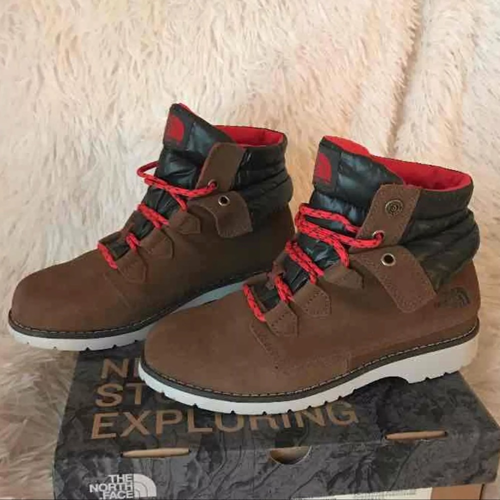 SOLD Women's North face roll down boots 6.5