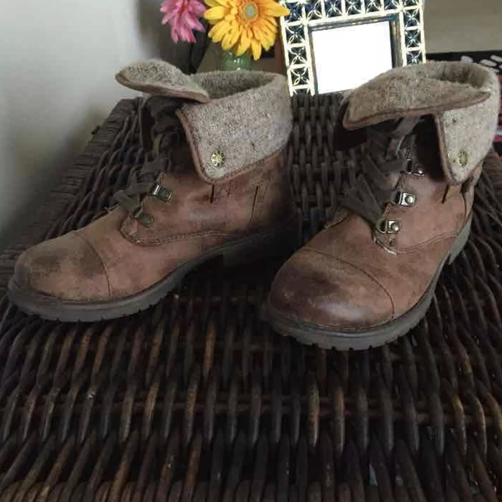 SOLD Roxy Thompson combat boots 6.5