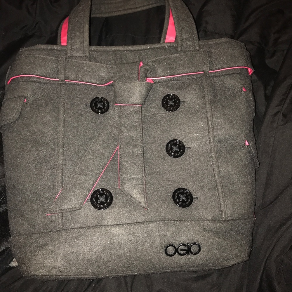 Ogio purse with laptop pouch