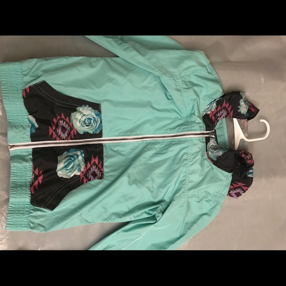 Empyre windbreaker