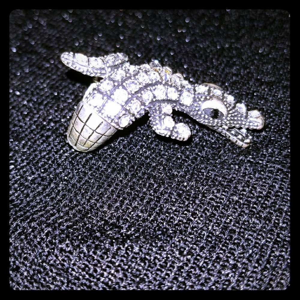 Alligator ring