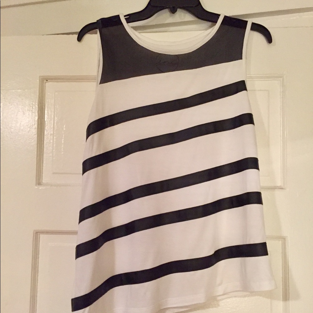 SALE! Black & White Size M Tank