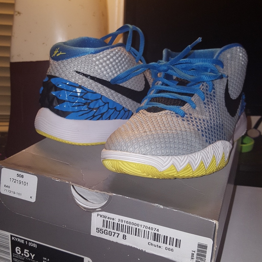 Kyrie 1