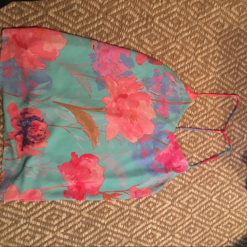 Everly floral top size small