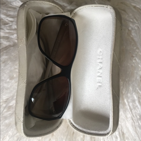 Chanel Sunnies - Picture 6 of 6