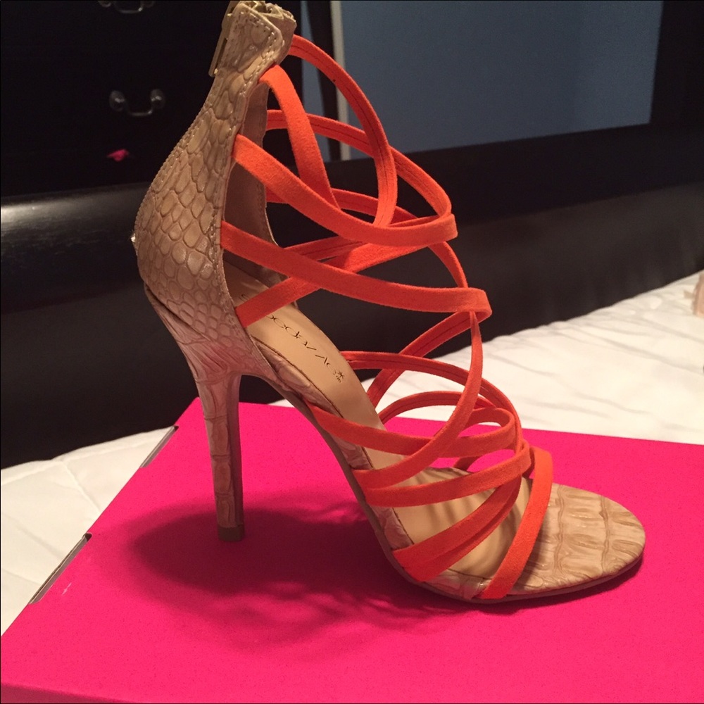 Super cute strappy sandals, brand new