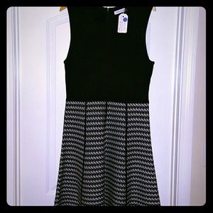 CALVIN KLEIN KNIT DRESS (small HOUNDS TOOTH PRINT
