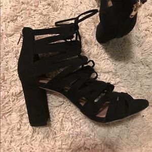 Very cute black pumps