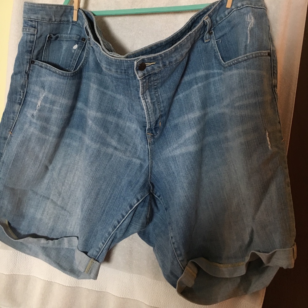 Old Navy plus 30 distressed Jean Shorts