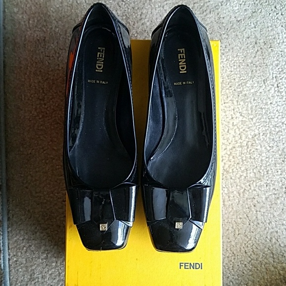 Fendi Shoes - 🍁Fendi patent leather flats with bow.