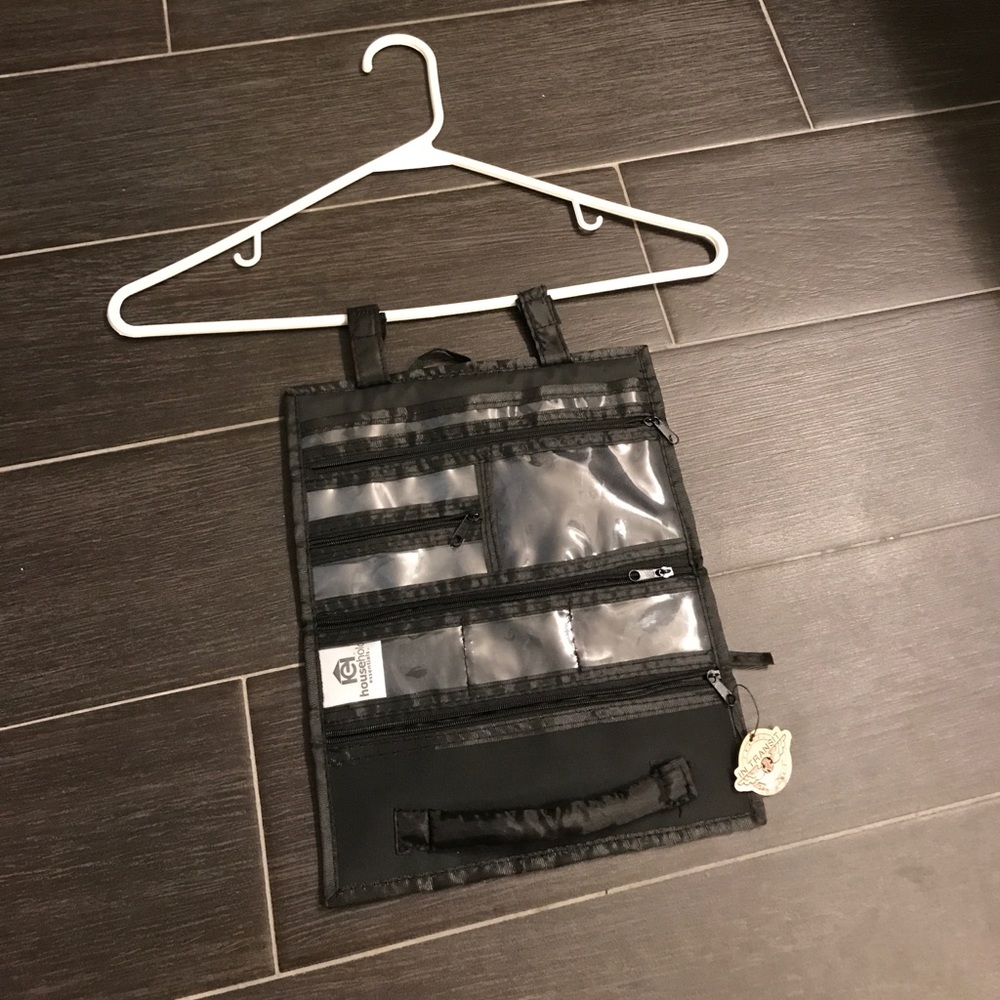 Travel jewelry case
