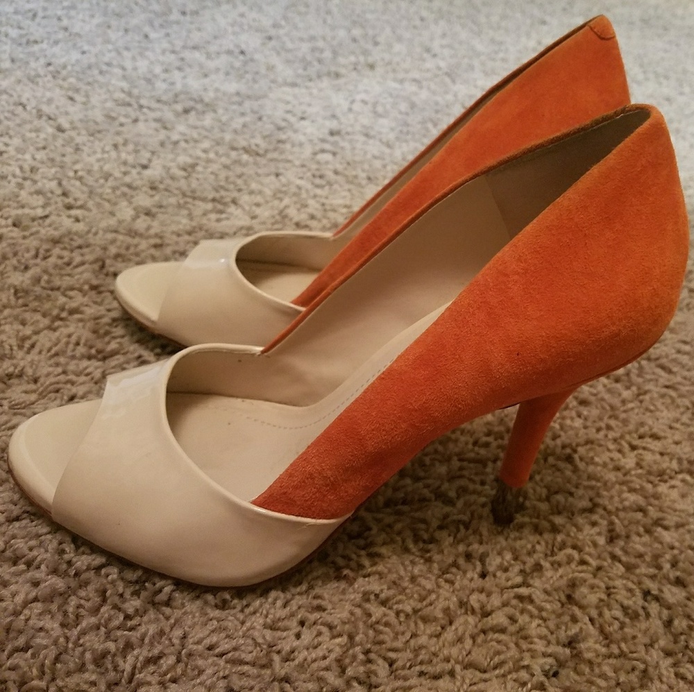 Suede and leather pumps