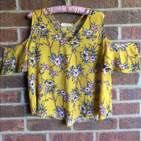 elodie Tops - Elodie floral print cold shoulder top size M