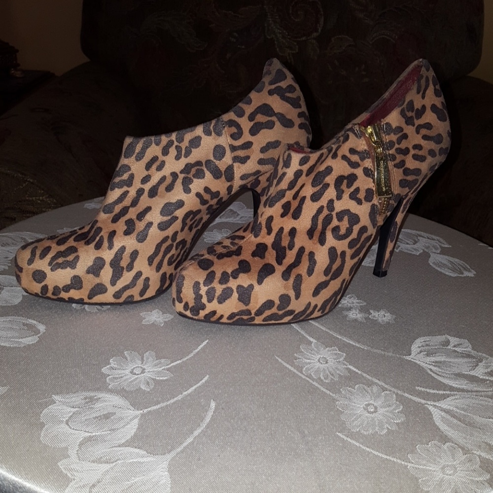 Christian Siriano super cute print booties