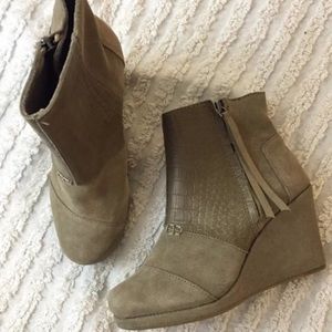 Tom's Desert sand wedges with croc skin high boot