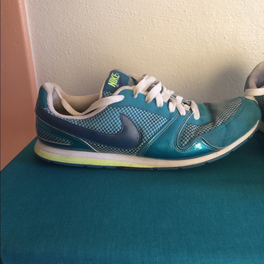 Nike tennis shoes