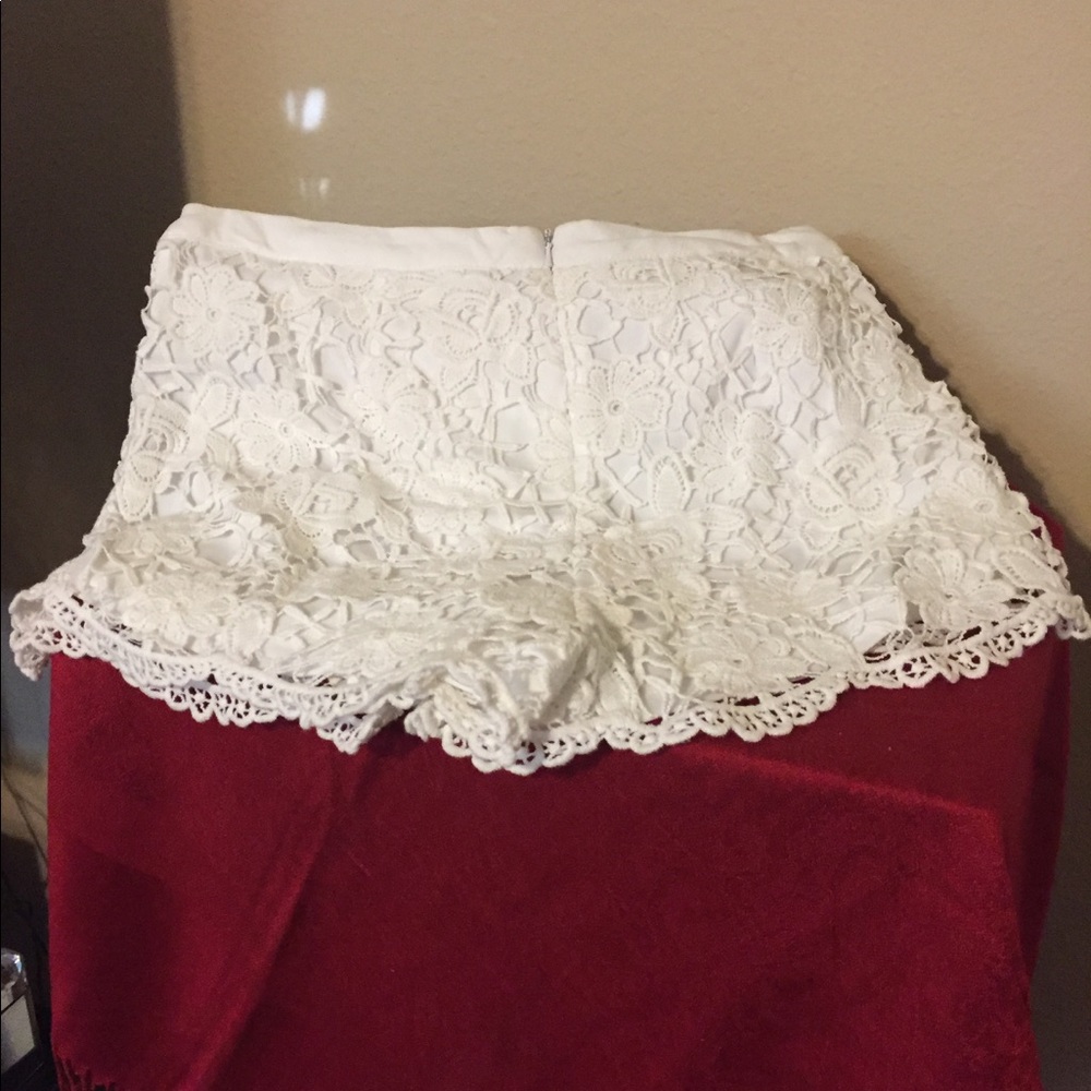 FIRM PRICE Large White lace shorts - Picture 2 of 2
